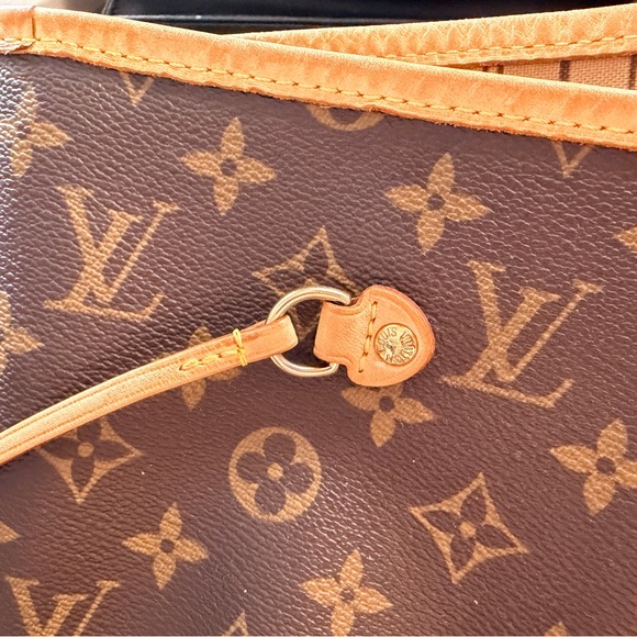 Louis Vuitton Monogram Tote in Brown and Tan - Picture 3 of 8
